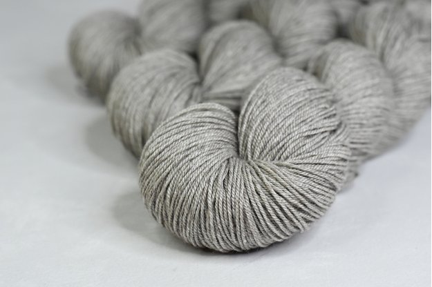 Nedažyta sruoga ( merino vilna, šilkas, jako vilna) 1