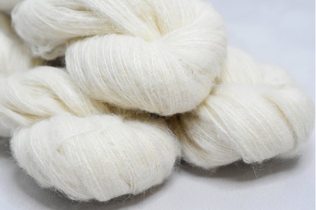 Nedažyta sruoga ( Jaunųjų alpakų vilna ir šilkas) 2