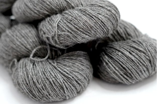 Nedažyta sruoga (jaunųjų alpakų vilna, šilkas, kašmyras)