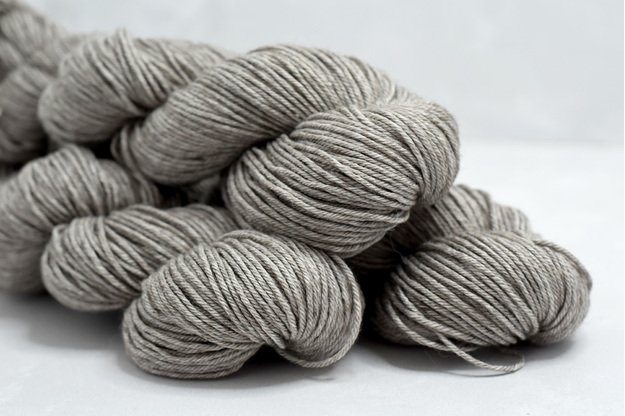 Nedažyta sruoga ( merino vilna, šilkas, jako vilna)