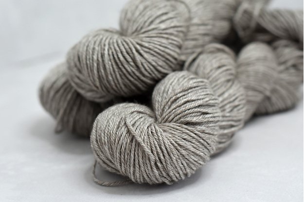 Nedažyta sruoga ( merino vilna, šilkas, jako vilna) 2