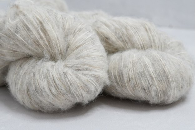 Nedažyta sruoga ( Jaunųjų alpakų vilna ir pima medvilnė) 1