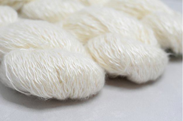 Nedažyta sruoga ( Šilkas, moheris, poliamidas) 1