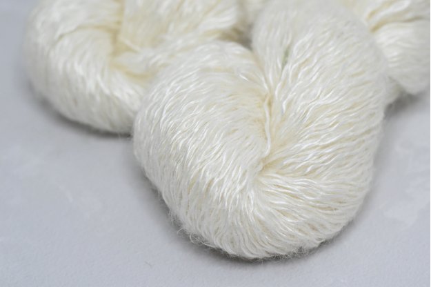 Nedažyta sruoga ( Šilkas, moheris, poliamidas)