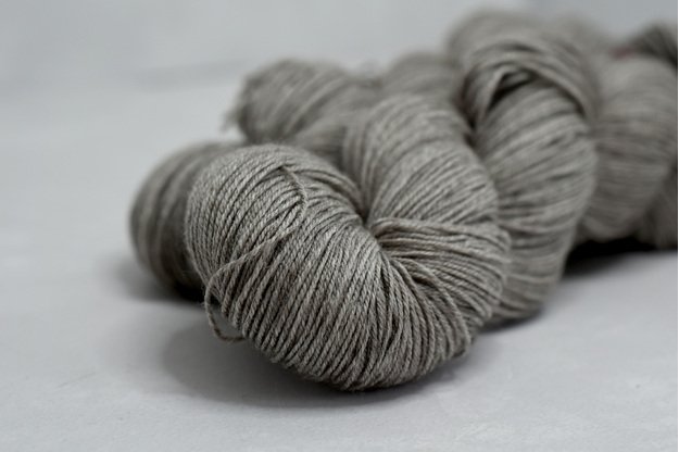 Nedažyta sruoga (merino vilna, jako vilna, nailonas)