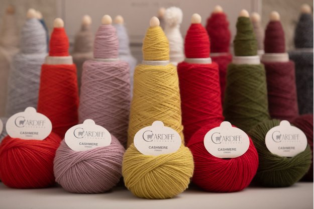 Cardiff Cashmere Classic  mezgimo siūlai